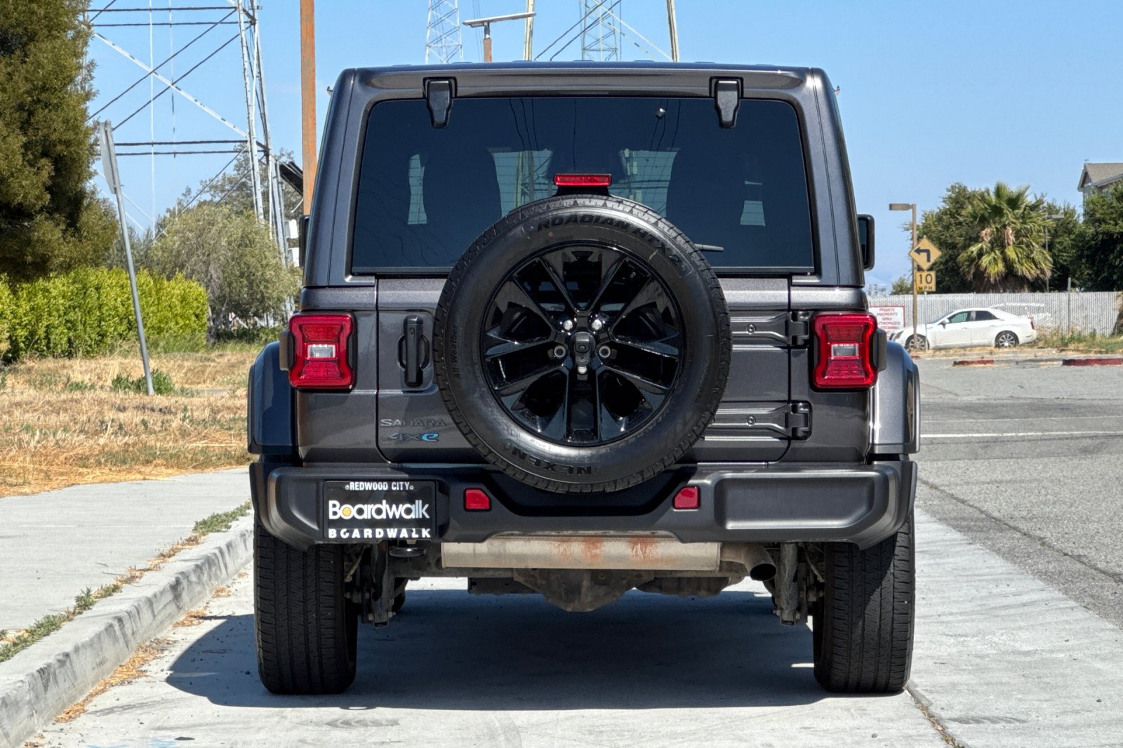 Used 2025 Jeep Wrangler Unlimited Sahara AWD/4WD image 5