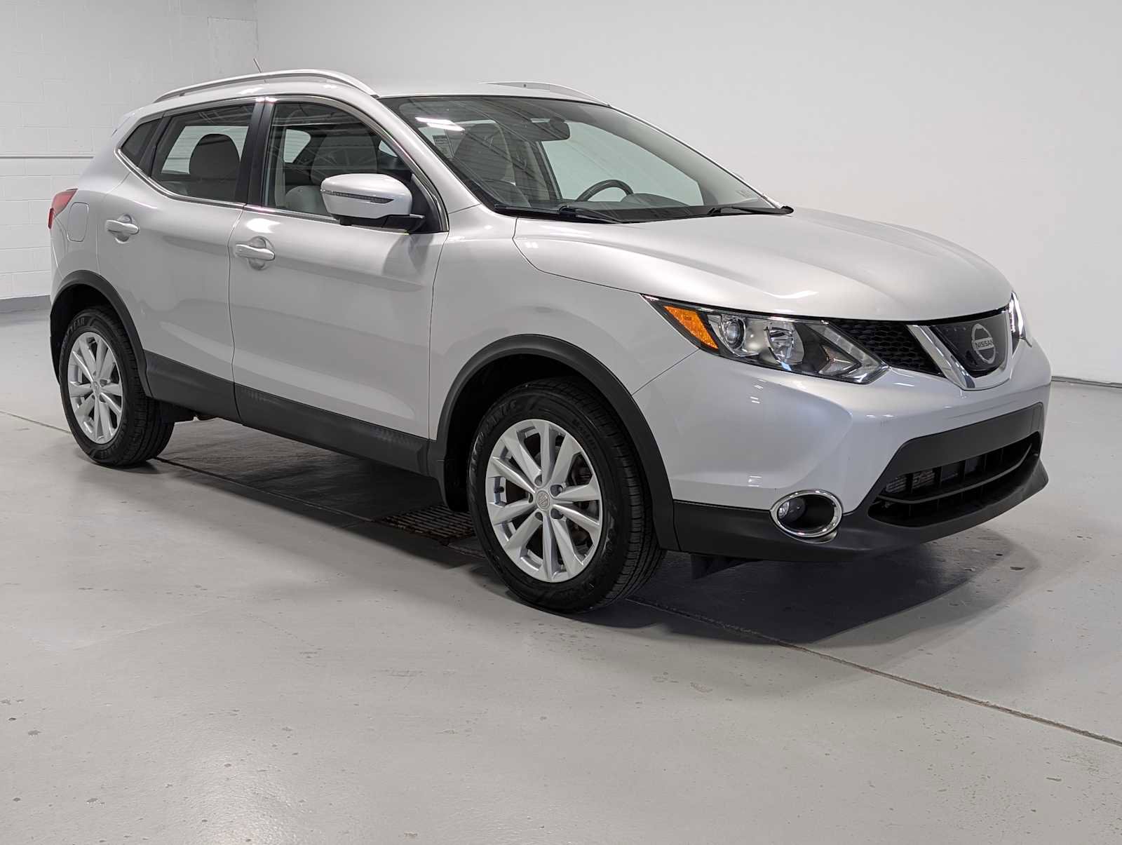 Used 2018 Nissan Rogue Sport SV w/ SV Technology Package AWD/4WD image 6