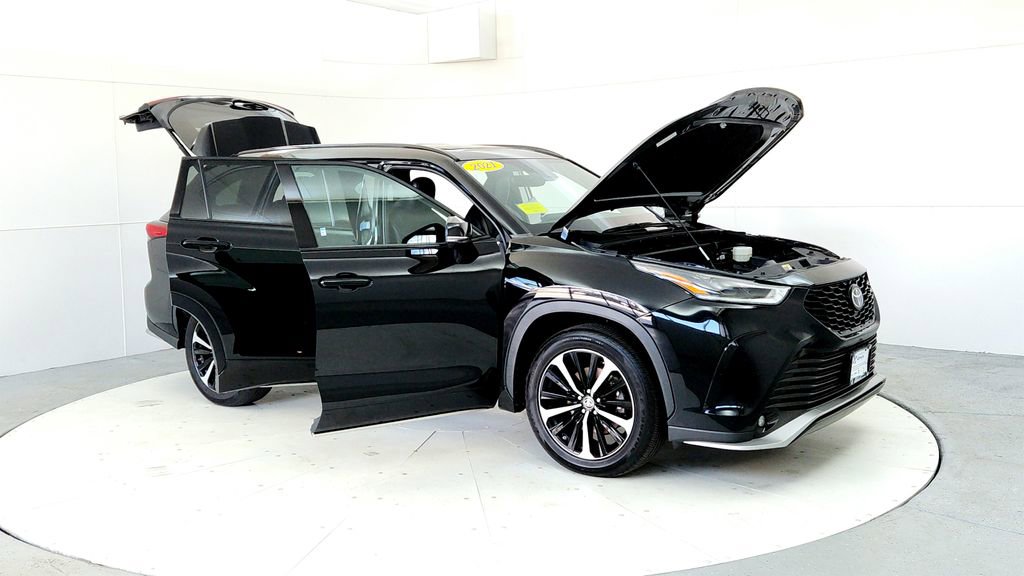 Used 2021 Toyota Highlander XSE AWD/4WD image 12