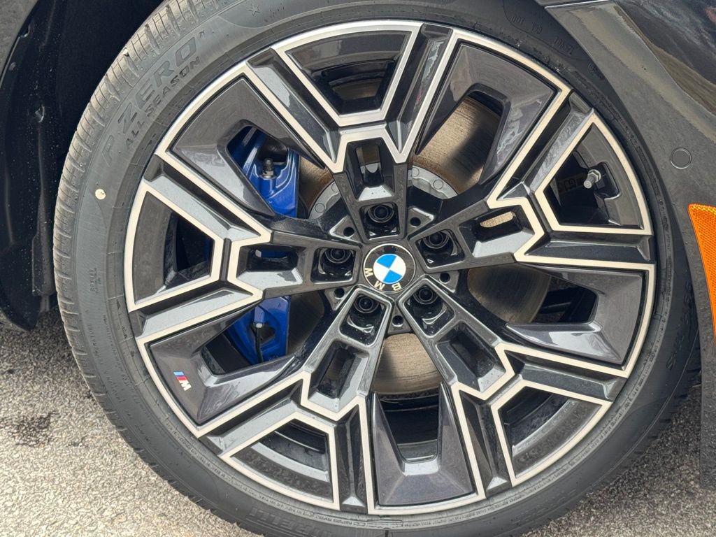 New 2026 BMW 550e xDrive w/ Premium Package image 7