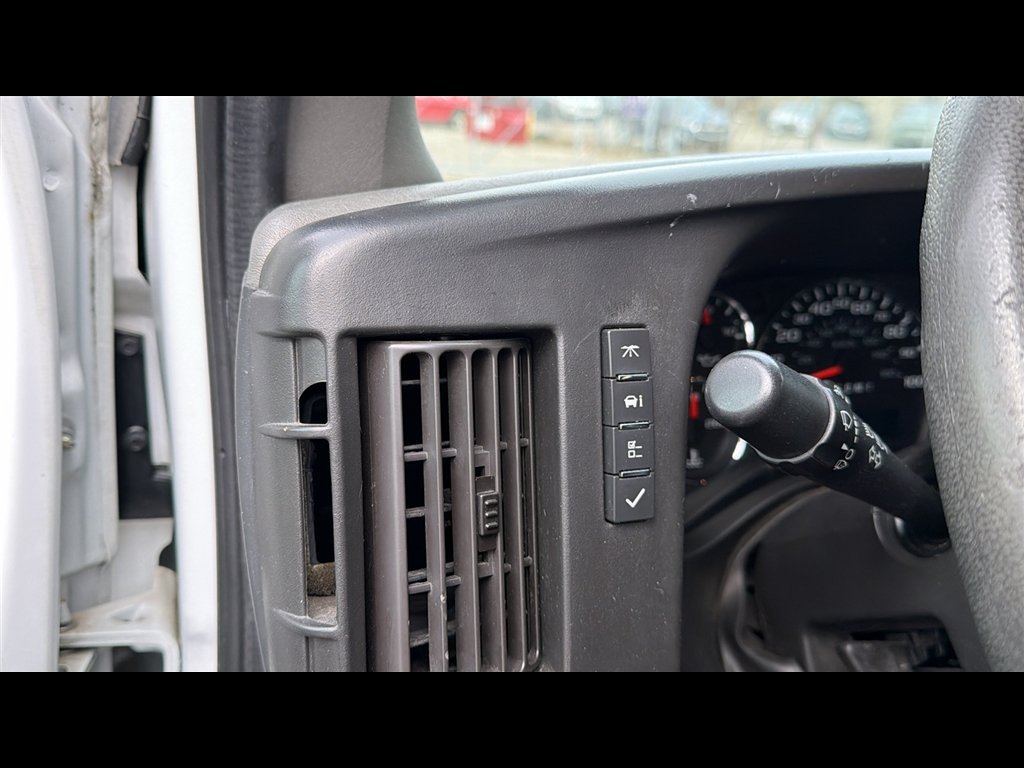 Used 2018 Chevrolet Express 2500 w/ Driver Convenience Package RWD image 10