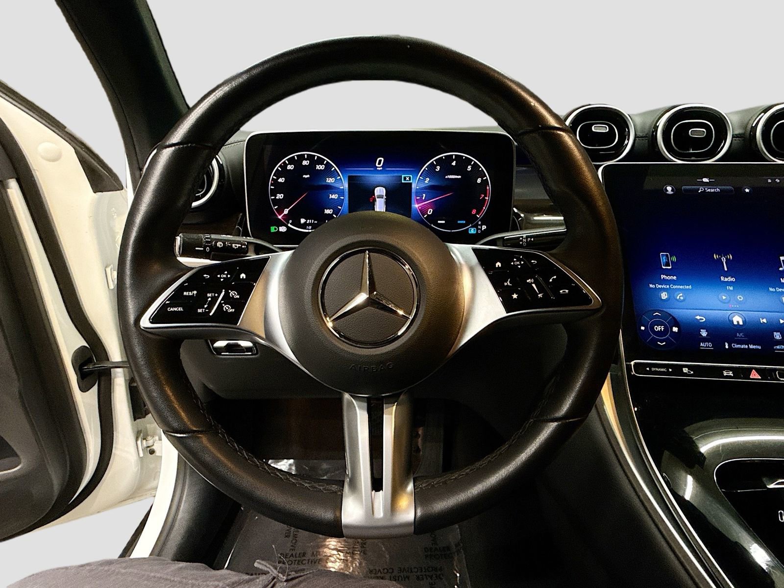 Used 2024 Mercedes-Benz GLC 300 4MATIC image 12