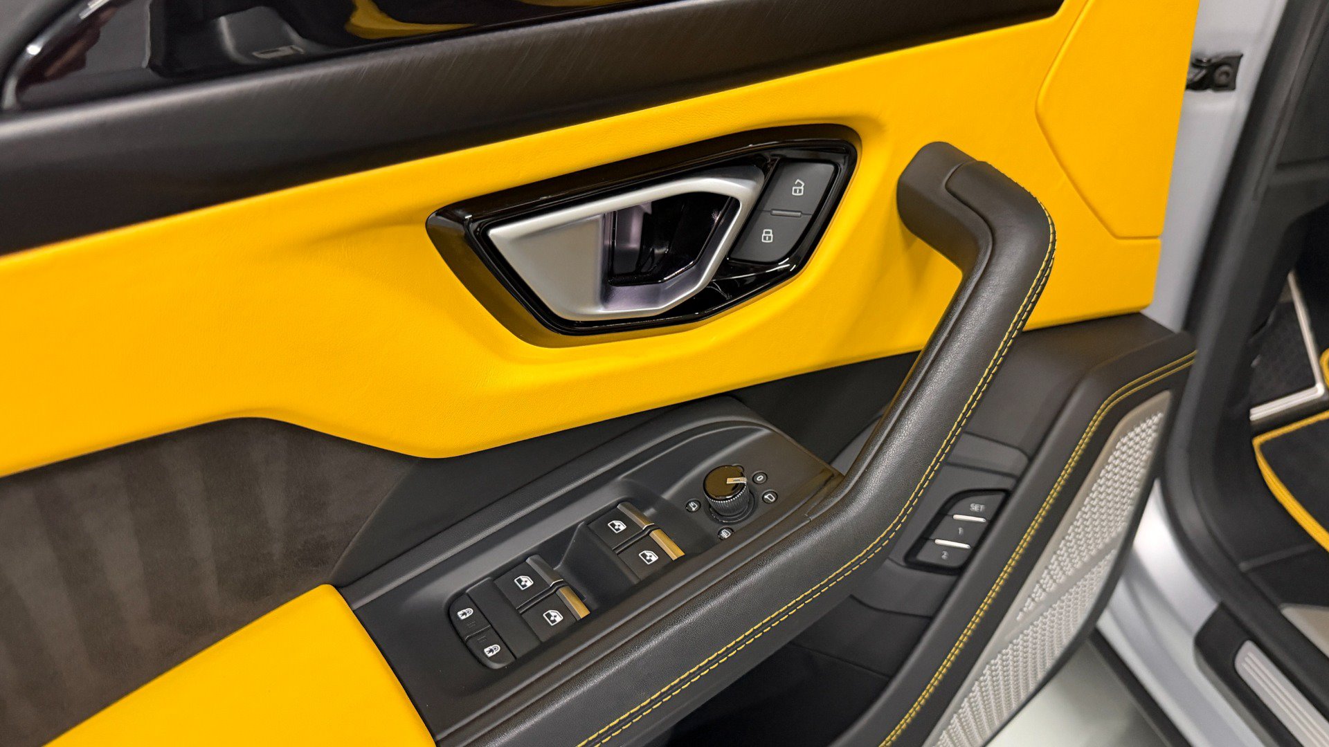 Used 2022 Lamborghini Urus AWD/4WD image 41