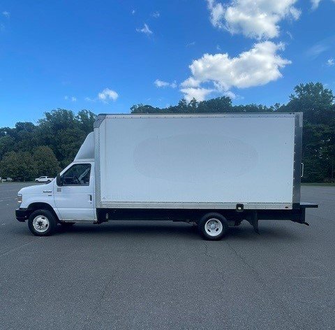 Used 2019 Ford E-350 and Econoline 350 Super Duty RWD image 3