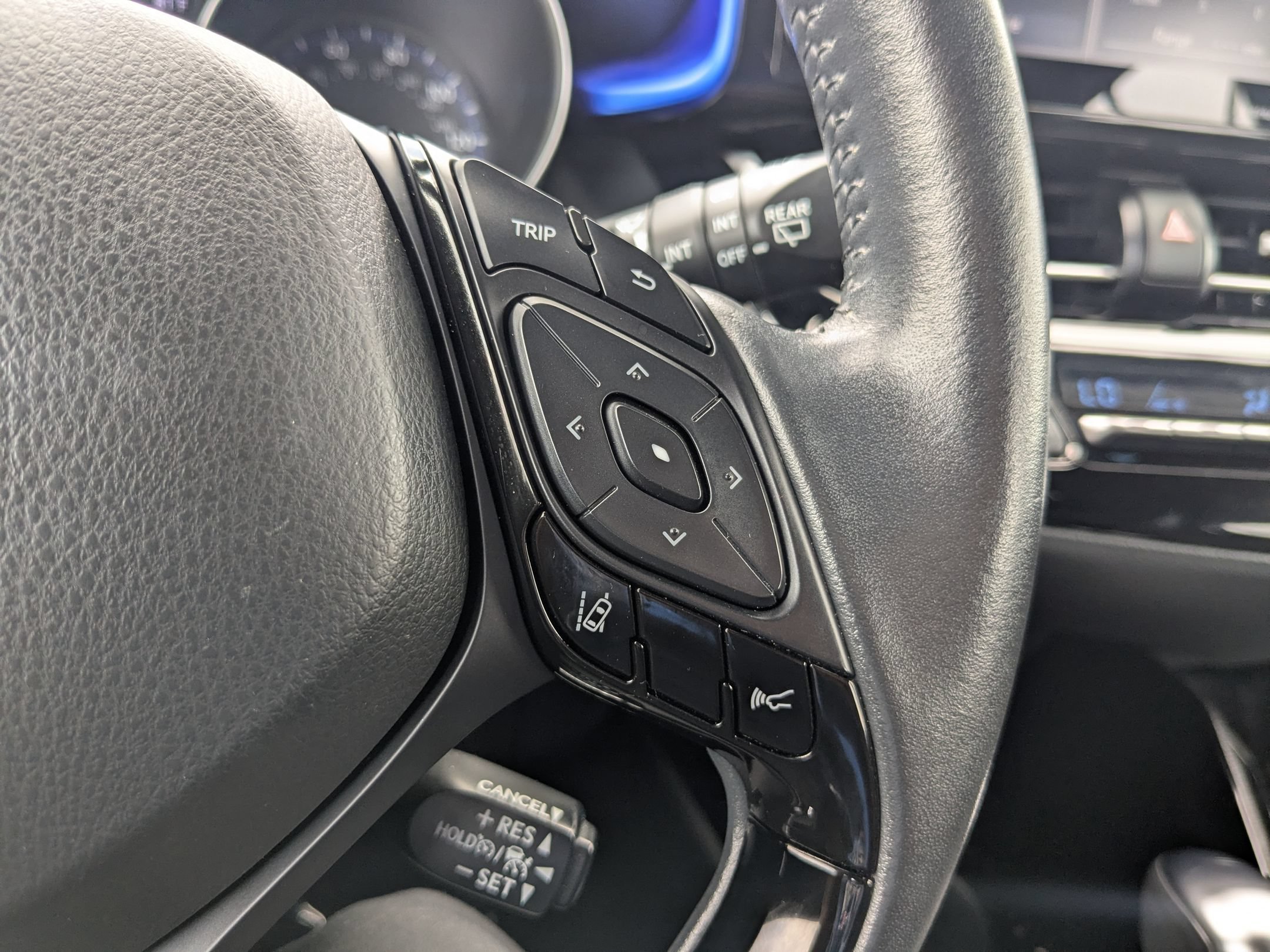 Used 2021 Toyota C-HR XLE FWD image 22