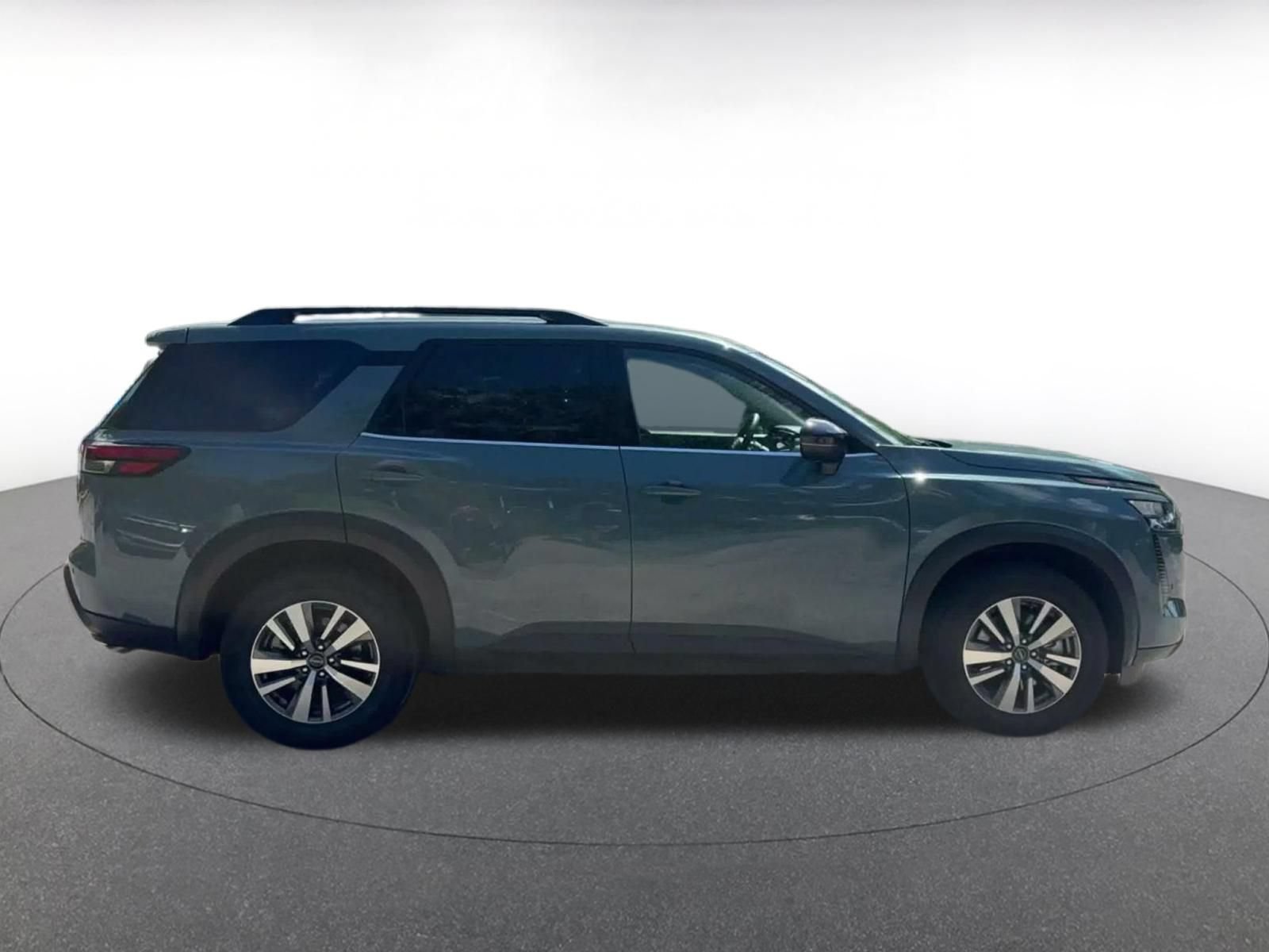 Used 2026 Nissan Pathfinder SL FWD image 16
