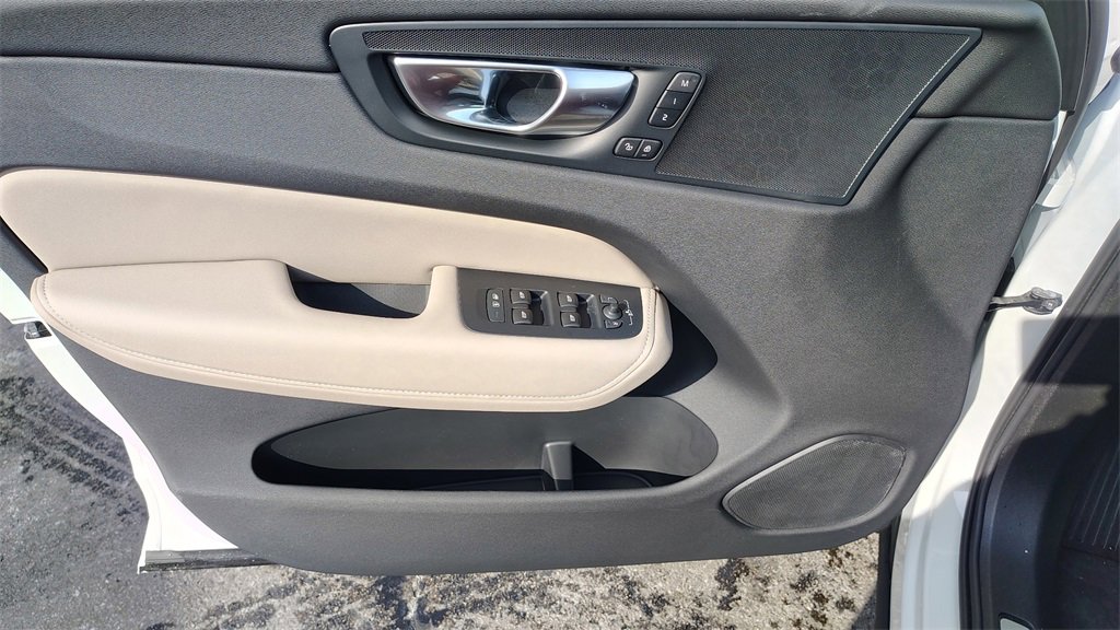 New 2026 Volvo XC60 B5 Plus w/ Protection Package Premier image 8