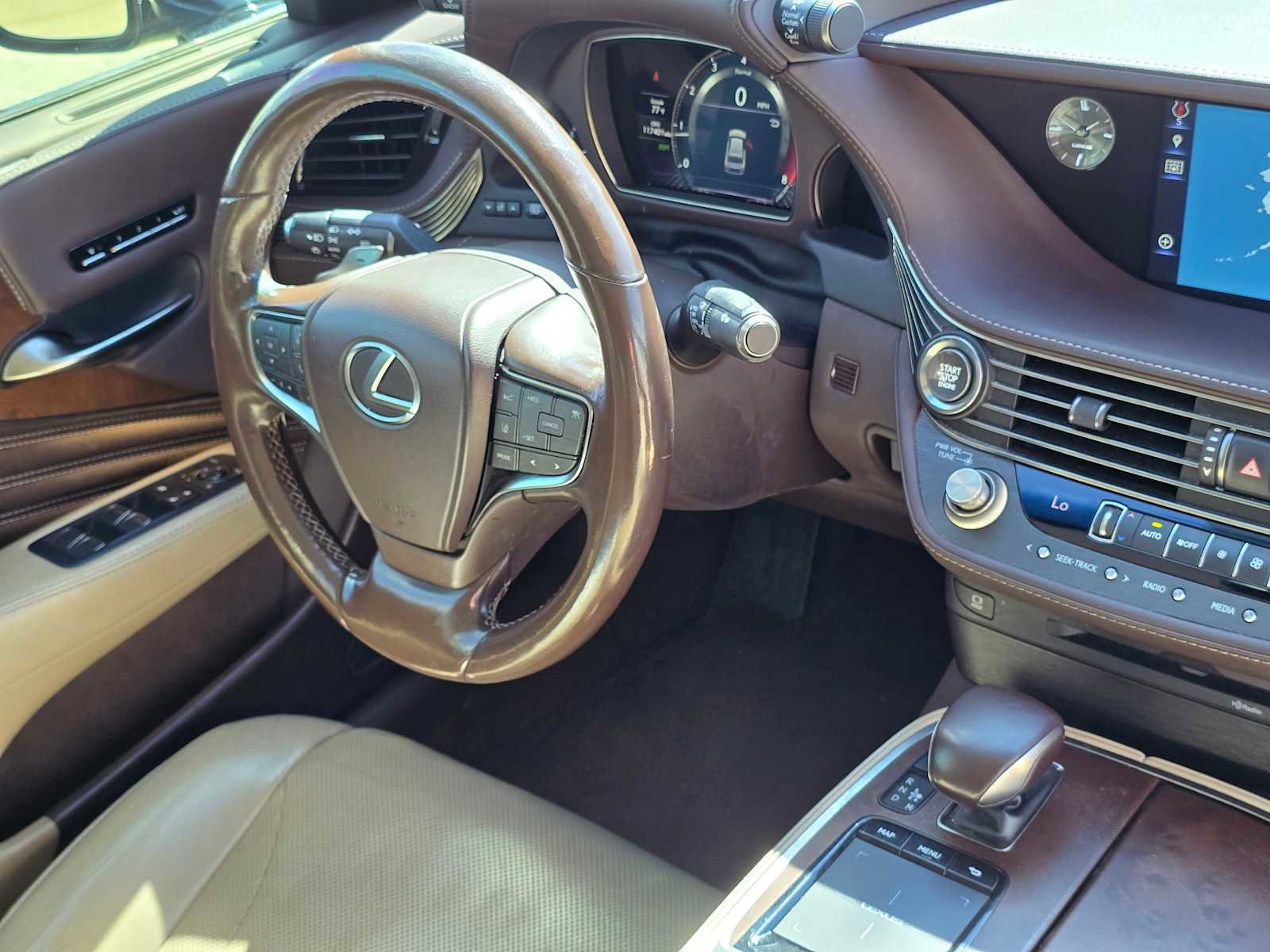 Used 2018 Lexus LS 500 w/ Accessory Package (Z2) image 11