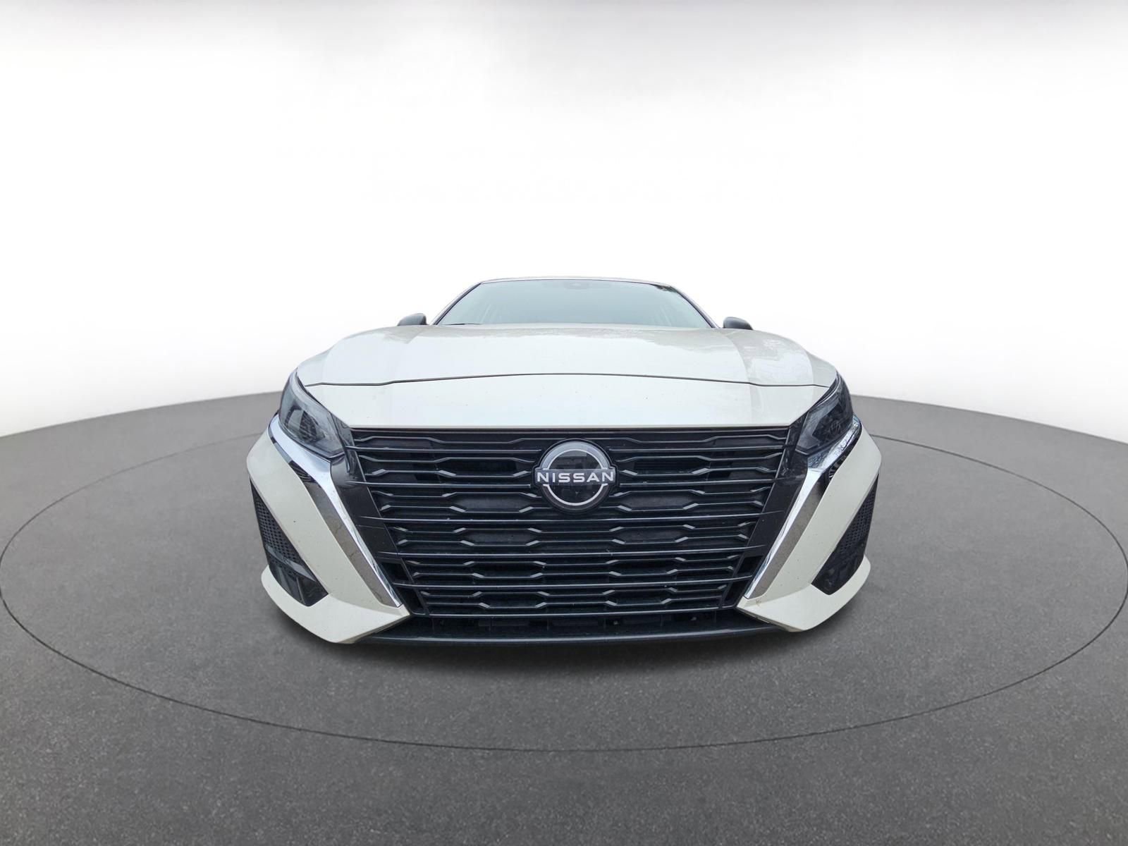 Used 2025 Nissan Altima 2.5 SV image 2