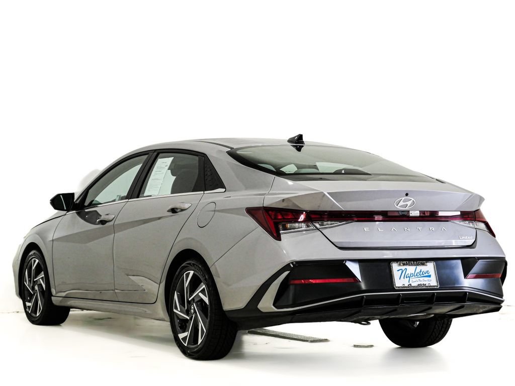 Used 2025 Hyundai Elantra Limited FWD image 9