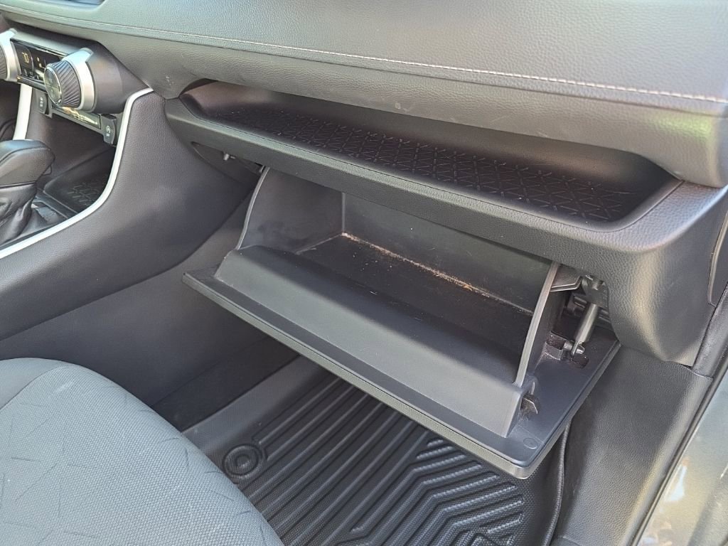 Used 2021 Toyota RAV4 XLE image 44