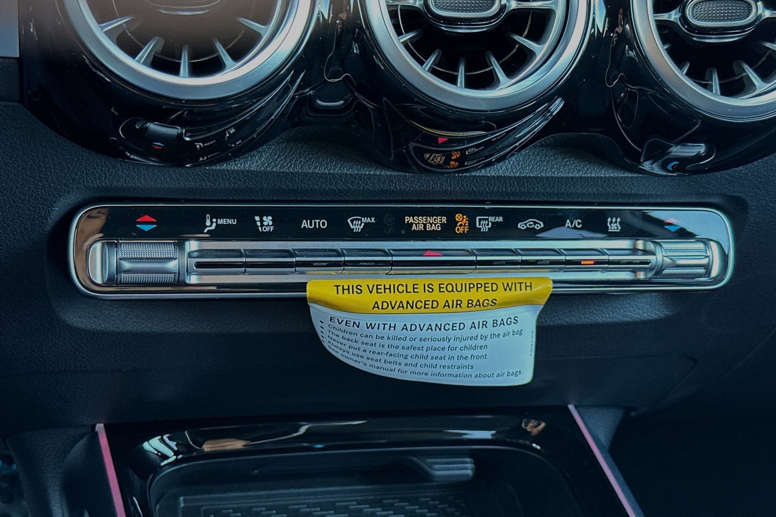 Used 2024 Mercedes-Benz EQB 300 4MATIC image 24