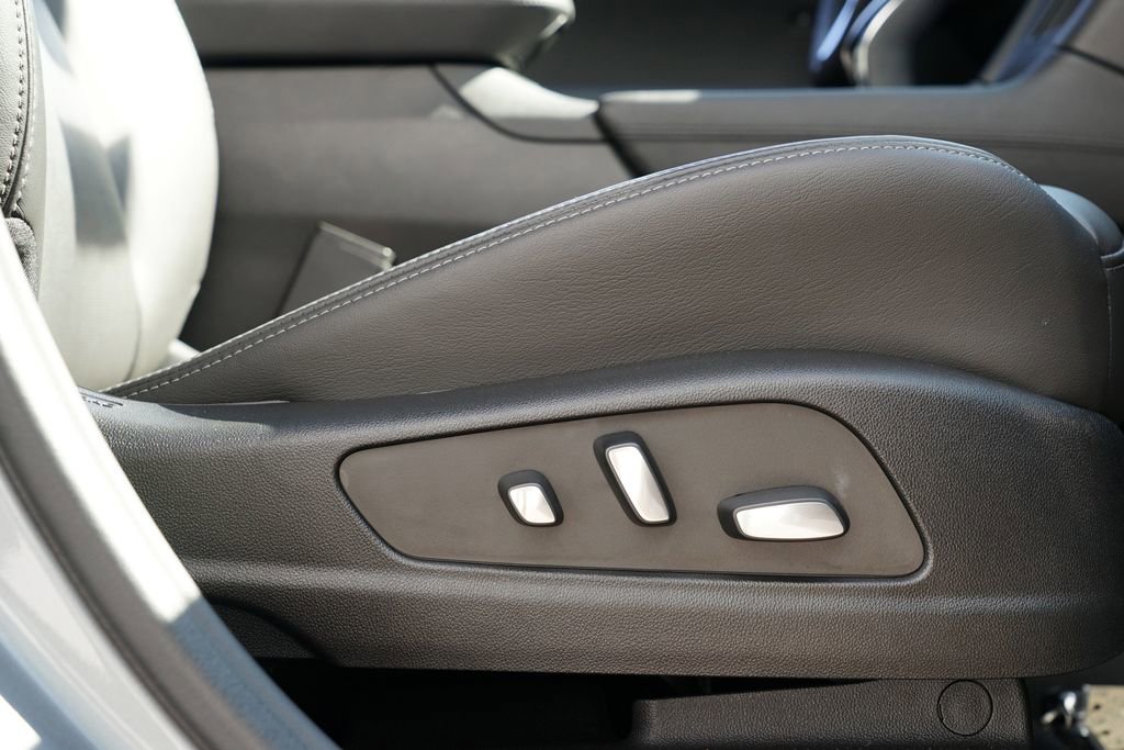 Used 2025 Cadillac XT6 Premium Luxury image 37