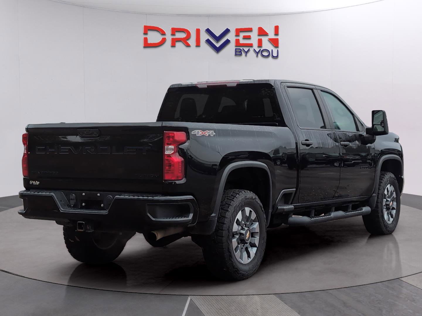 Used 2023 Chevrolet Silverado 2500 Custom w/ Custom Value Package image 5