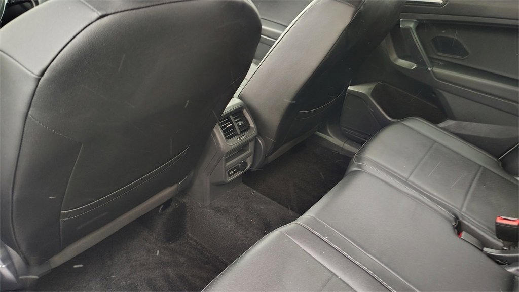 Used 2020 Volkswagen Tiguan SE image 28