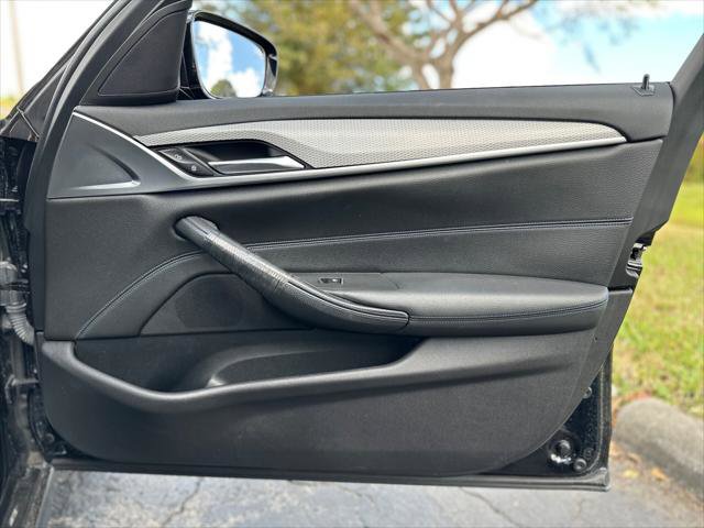 Used 2019 BMW 540i w/ M Sport Package image 19