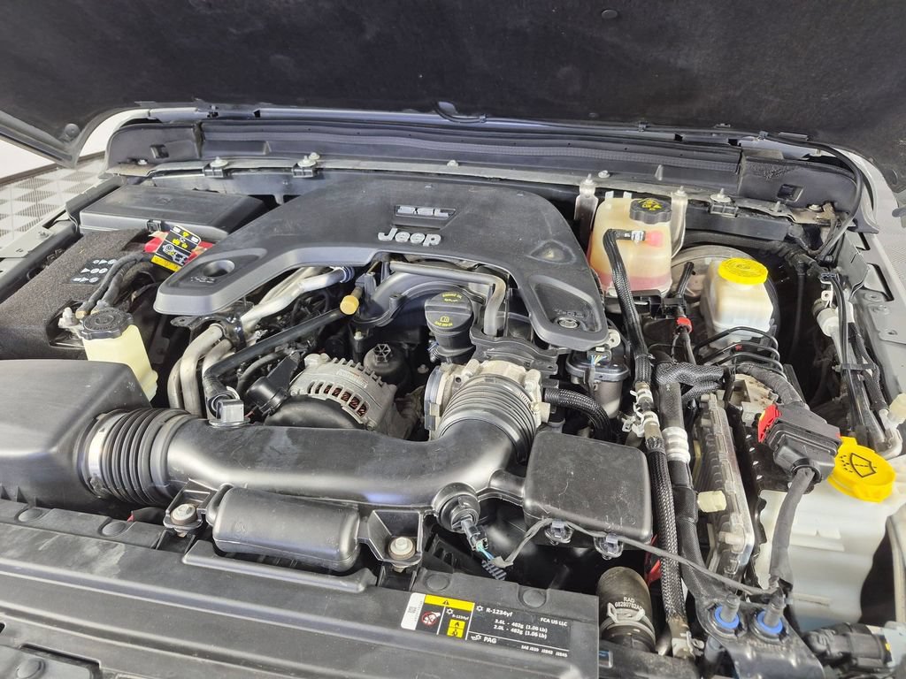 Used 2019 Jeep Wrangler Unlimited Sahara AWD/4WD image 36