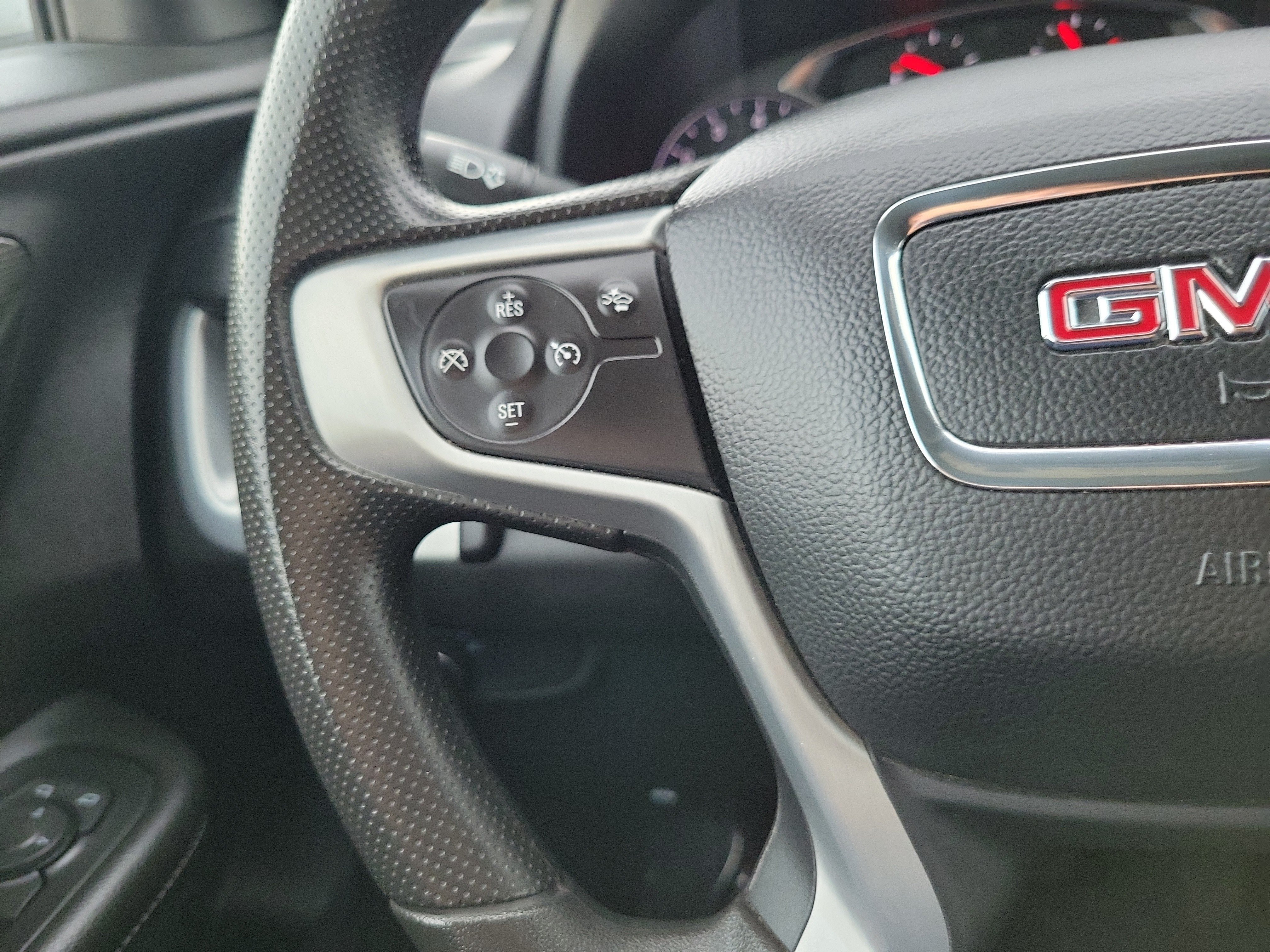 Used 2024 GMC Terrain SLE FWD image 18