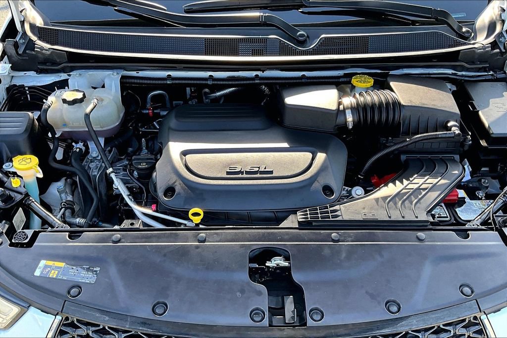 Used 2024 Chrysler Pacifica Touring-L FWD image 23