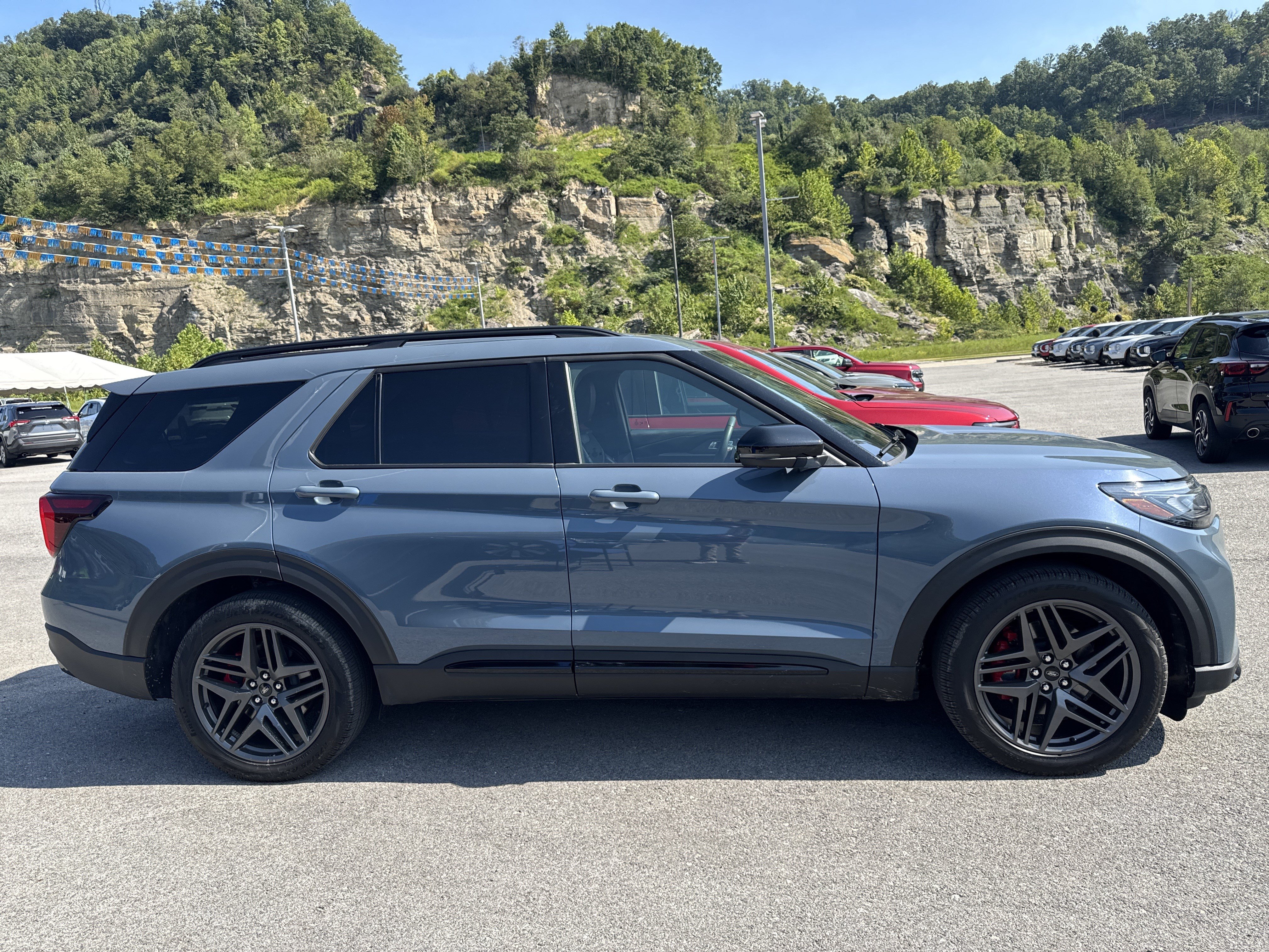 Used 2025 Ford Explorer ST w/ Sun And Sound Package AWD/4WD image 8