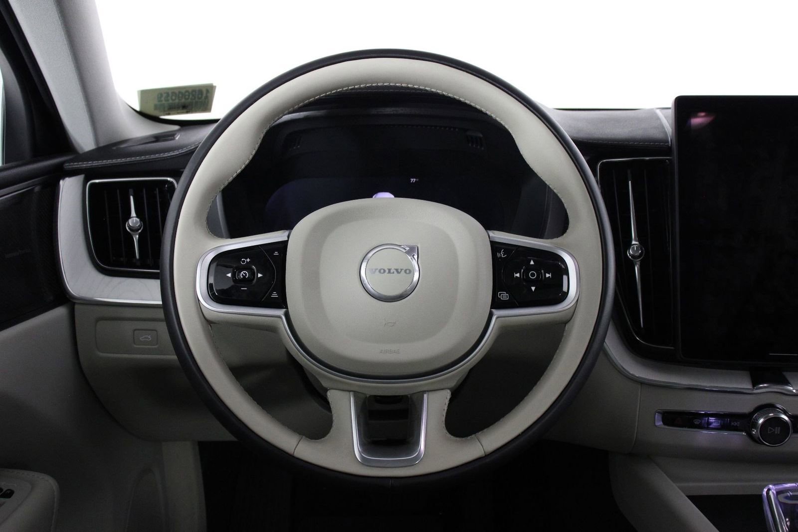 Certified 2026 Volvo XC60 B5 Ultra w/ Protection Package Premier AWD/4WD image 8