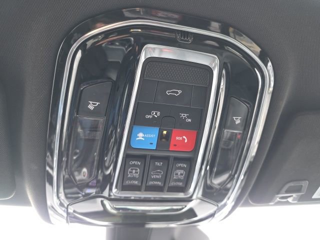 Used 2022 Jeep Grand Cherokee Overland w/ Advanced Protech Group III image 18