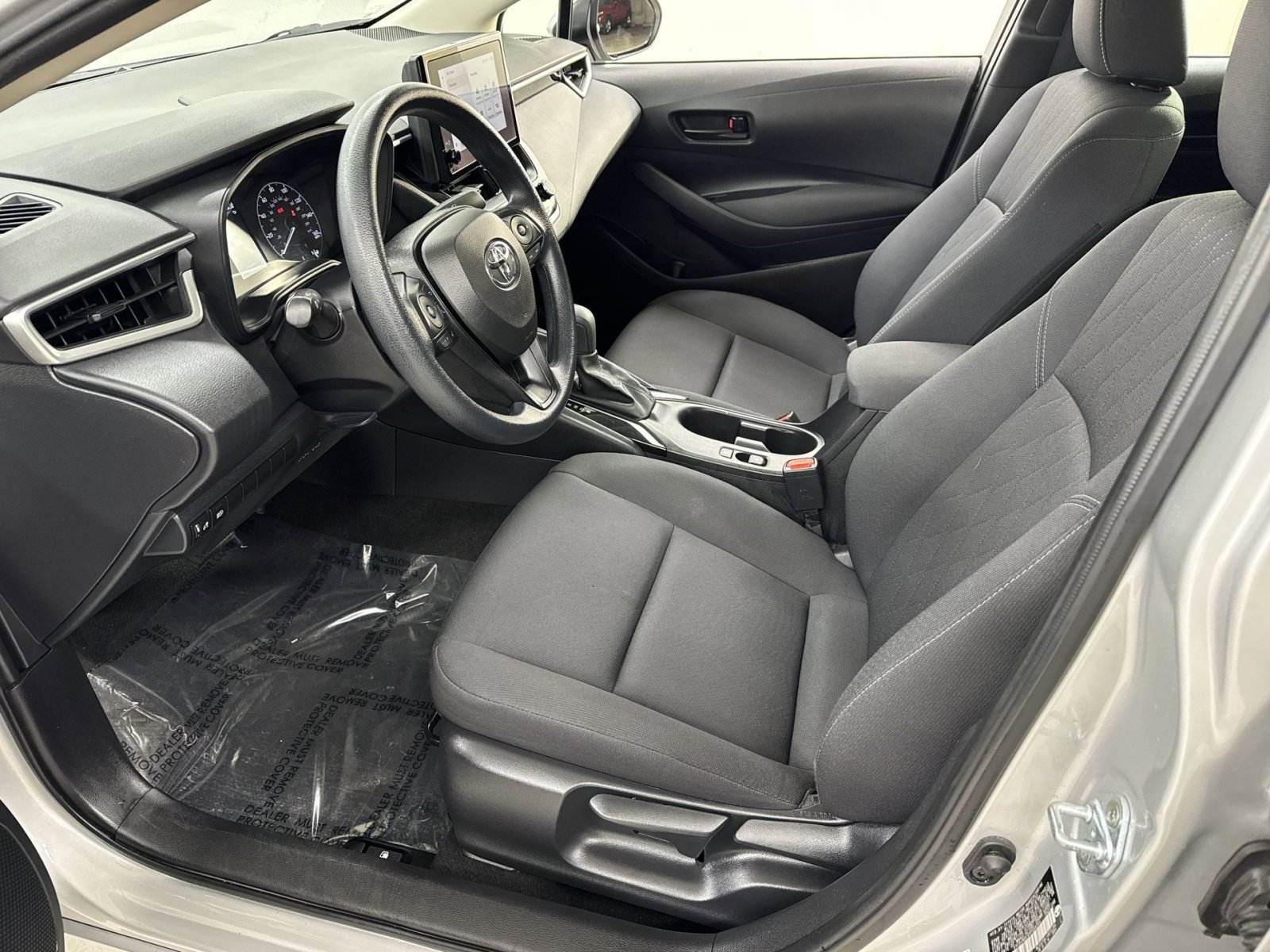 Used 2023 Toyota Corolla LE image 2