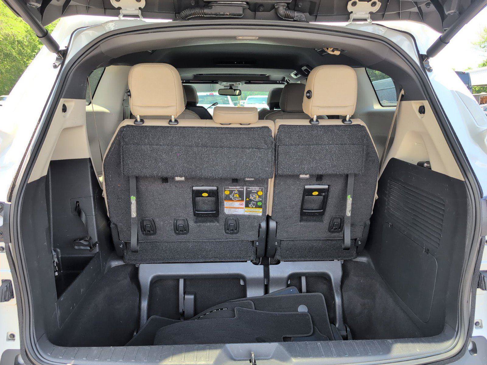 Used 2024 Toyota Sienna XLE FWD image 5