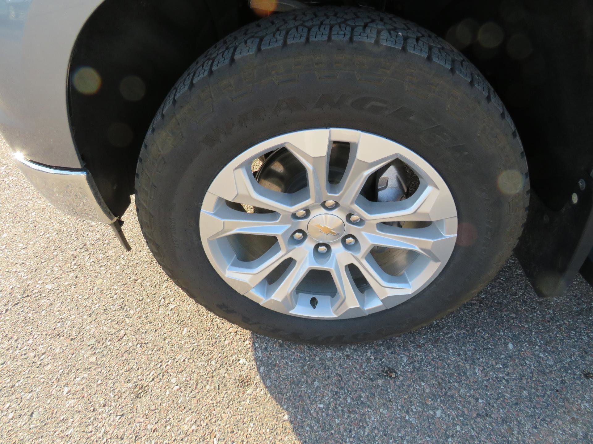 Used 2023 Chevrolet Silverado 1500 LTZ image 2