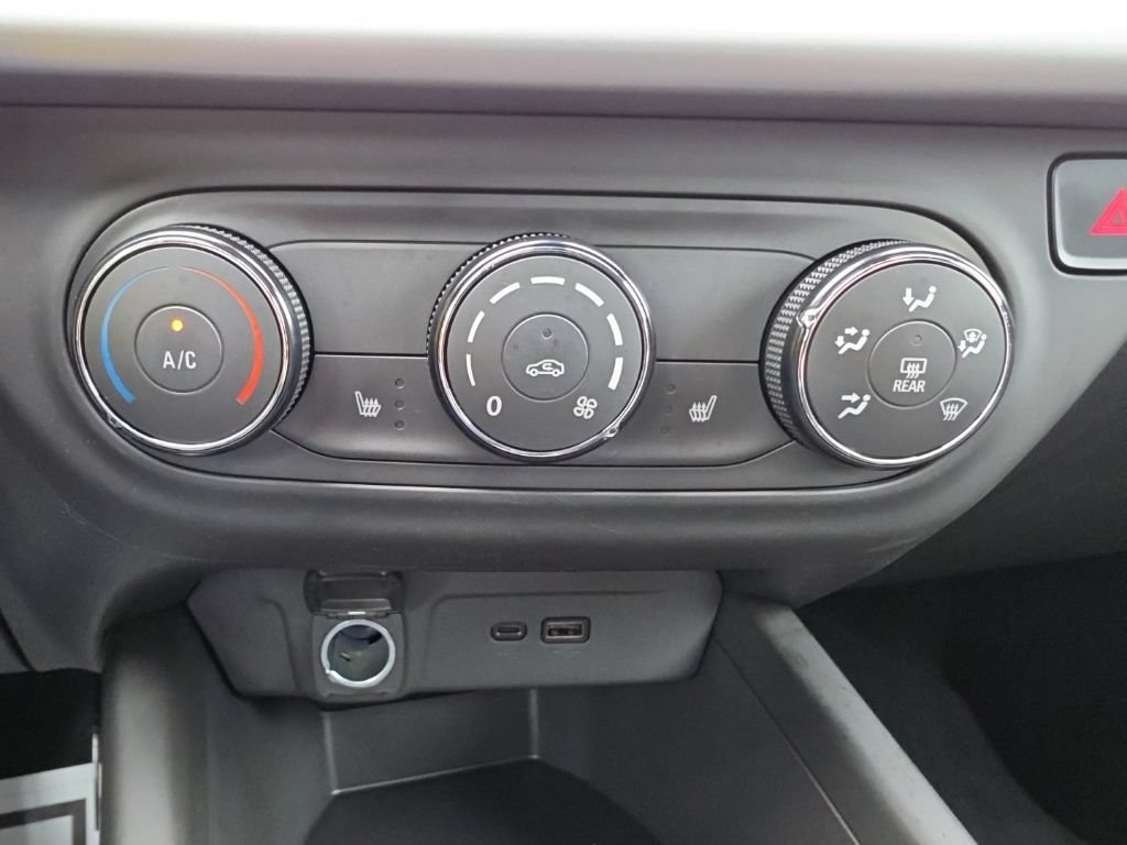Certified 2024 Chevrolet Trax RS FWD image 16