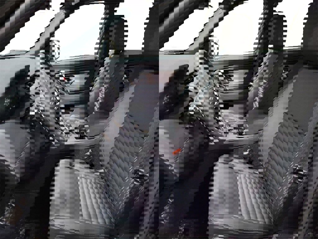 New 2025 Land Rover Discovery Sport Dynamic SE image 13