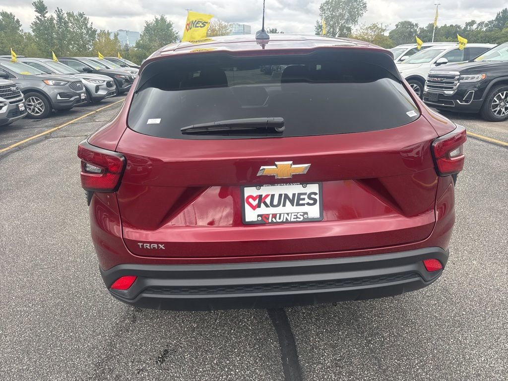 Used 2025 Chevrolet Trax LS image 10