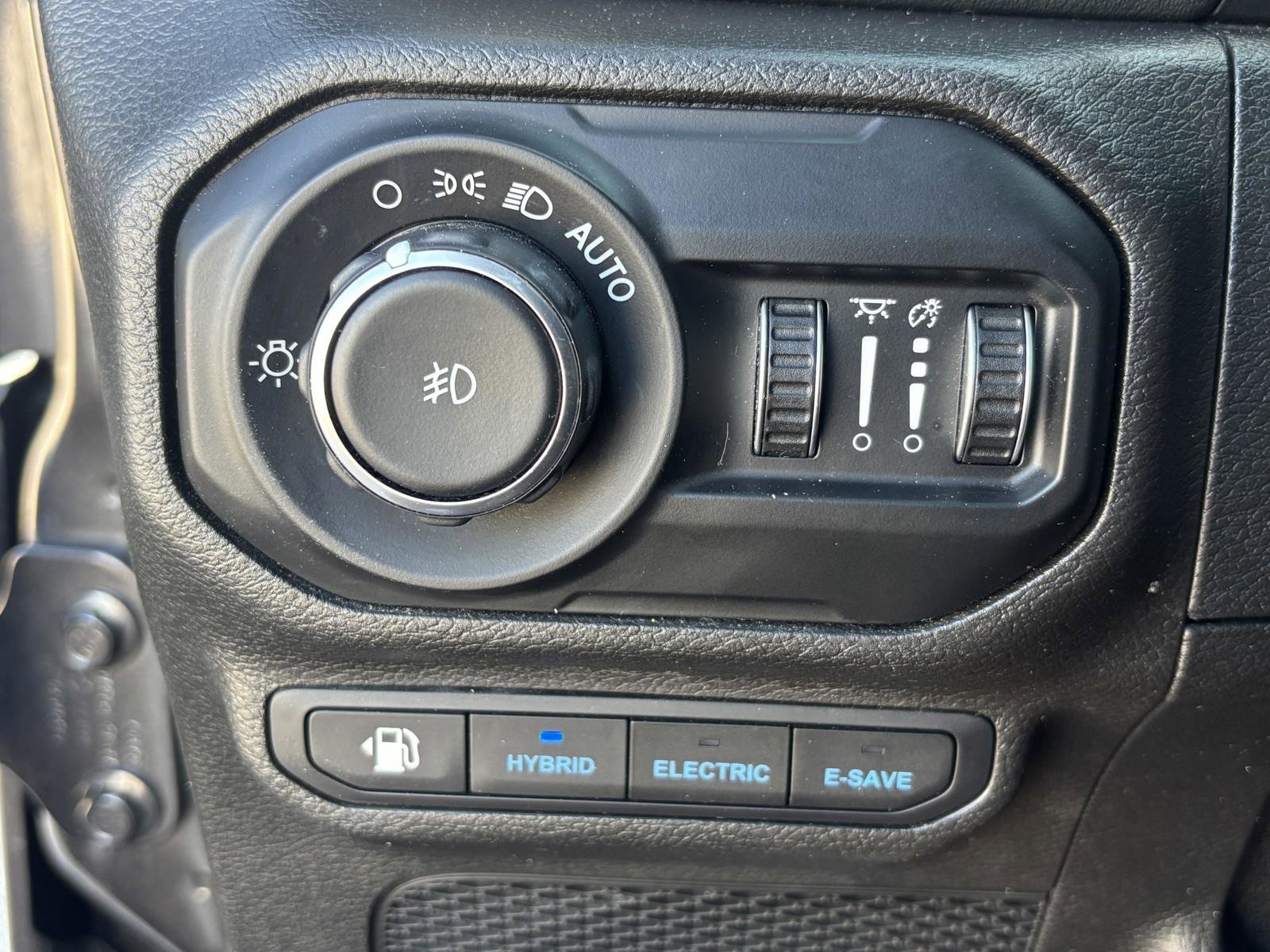 Used 2021 Jeep Wrangler Unlimited Sahara w/ Safety Group image 27