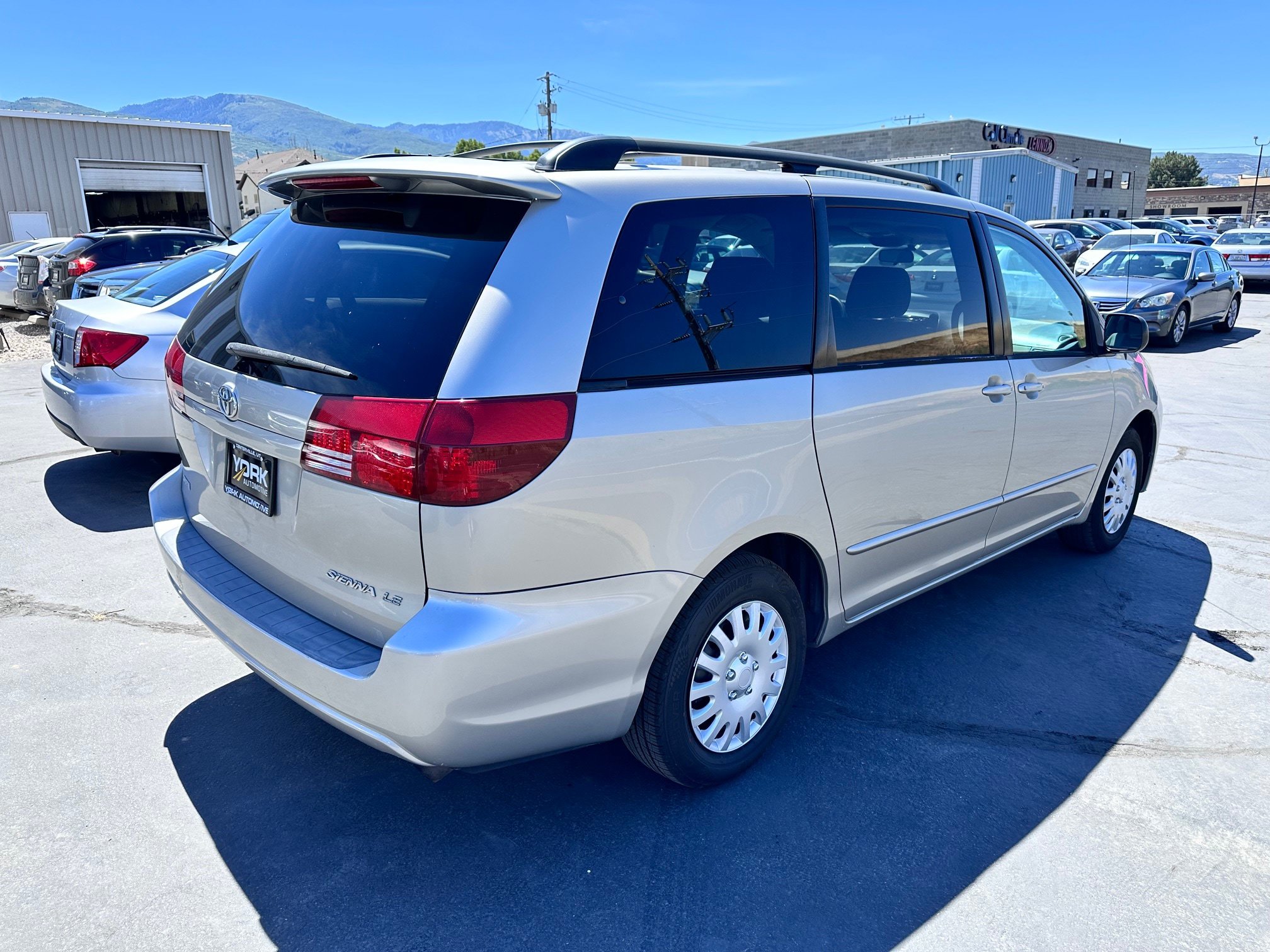 Used 2004 Toyota Sienna LE FWD image 3