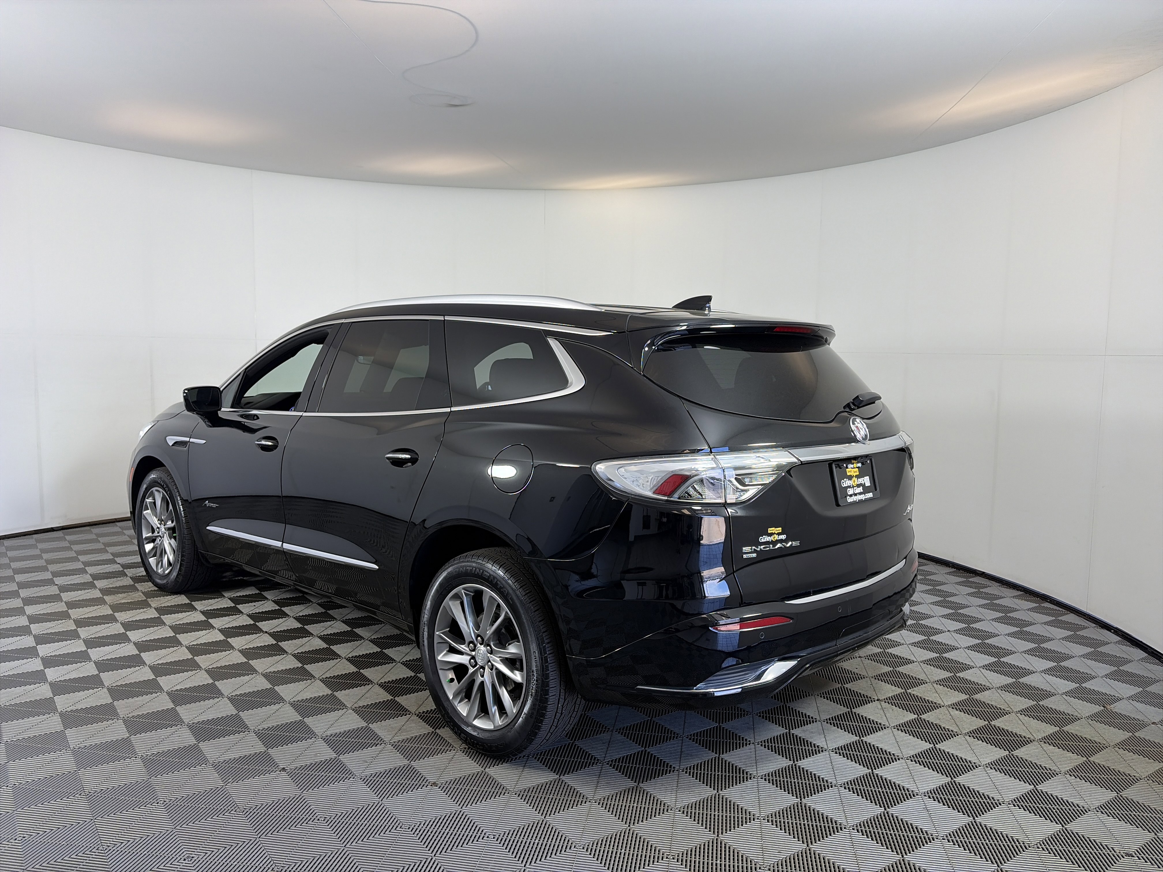 Used 2022 Buick Enclave Avenir w/ Avenir Technology Package AWD/4WD image 3