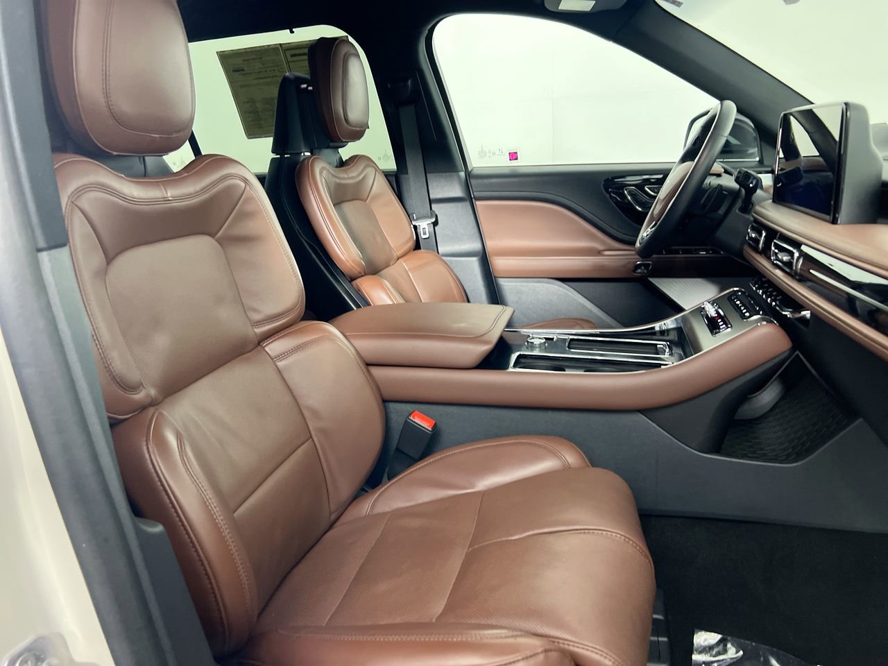Used 2025 Lincoln Aviator Reserve w/ Luxury Package RWD image 28