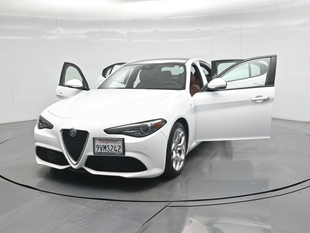 Used 2022 Alfa Romeo Giulia Ti RWD image 28