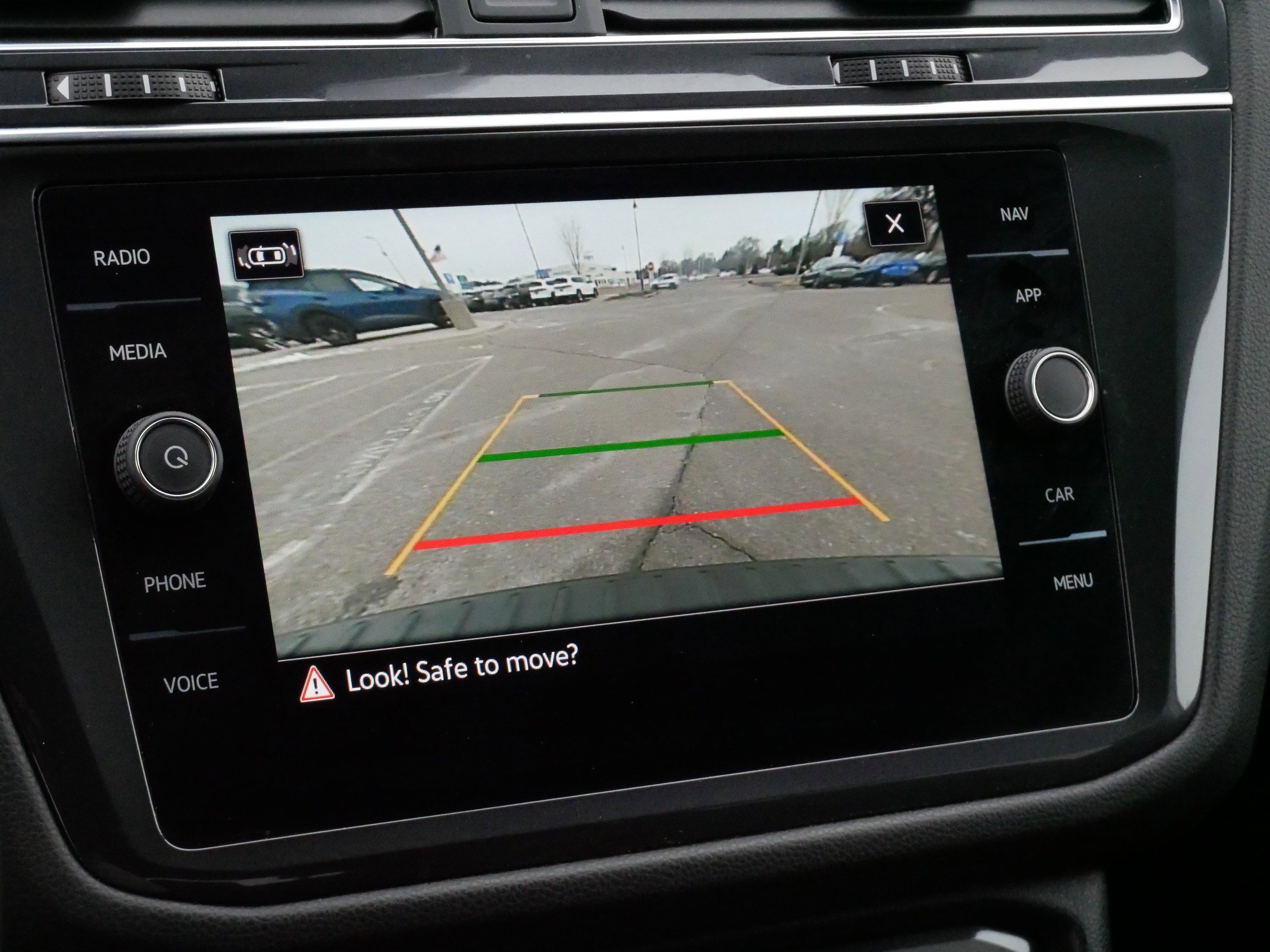 Used 2023 Volkswagen Tiguan SEL R-Line image 33