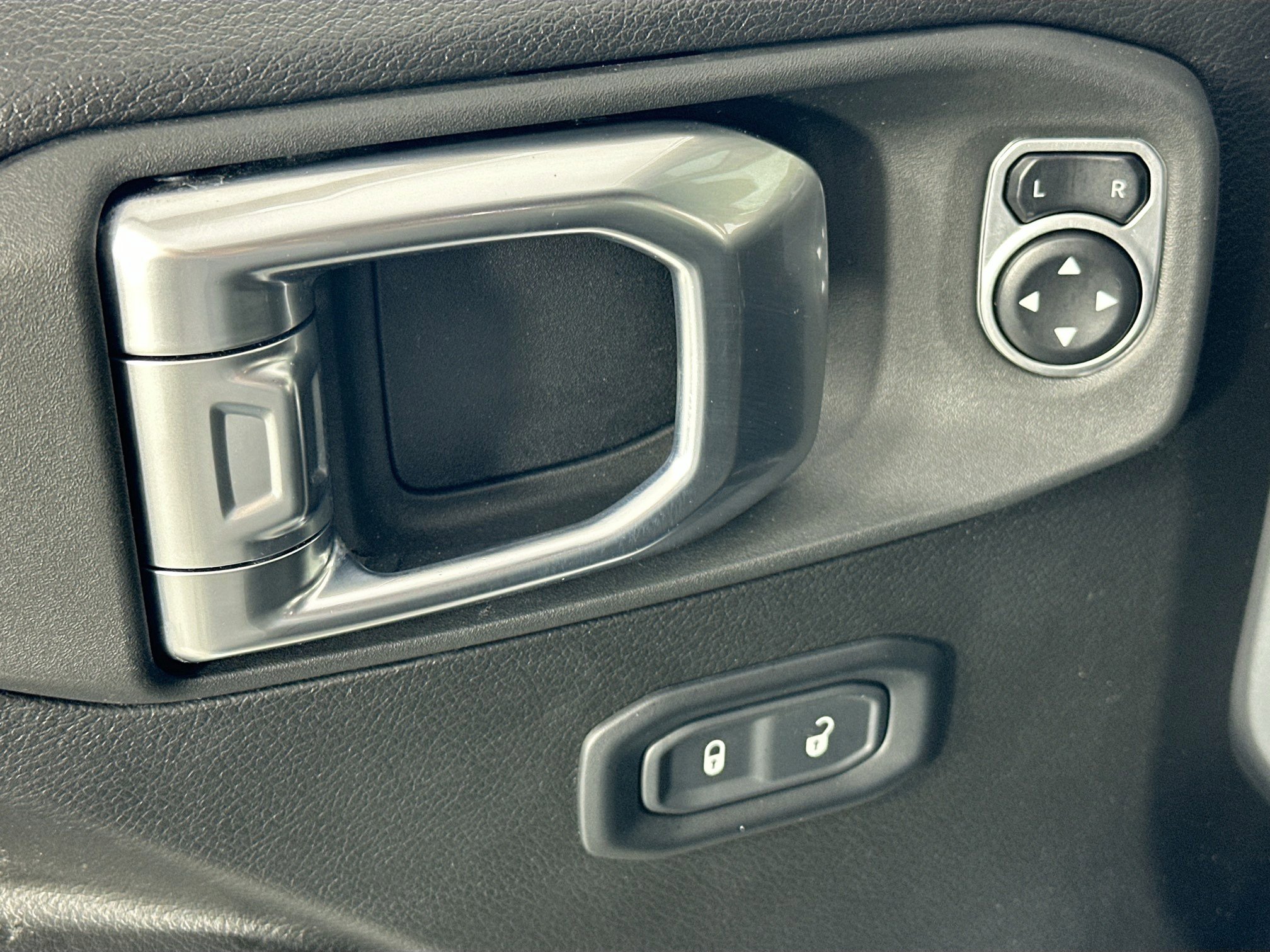 Used 2024 Jeep Wrangler Willys image 17