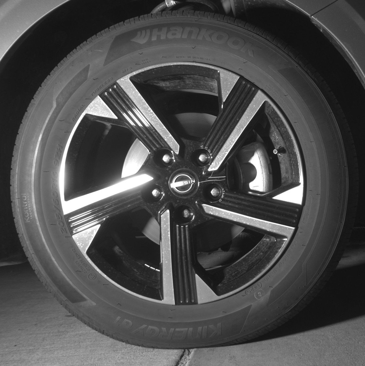 Used 2025 Nissan Sentra SV FWD image 13