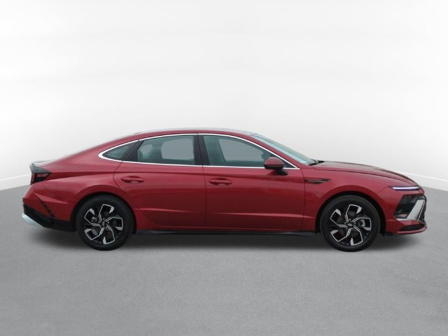 Used 2024 Hyundai Sonata SEL FWD image 2