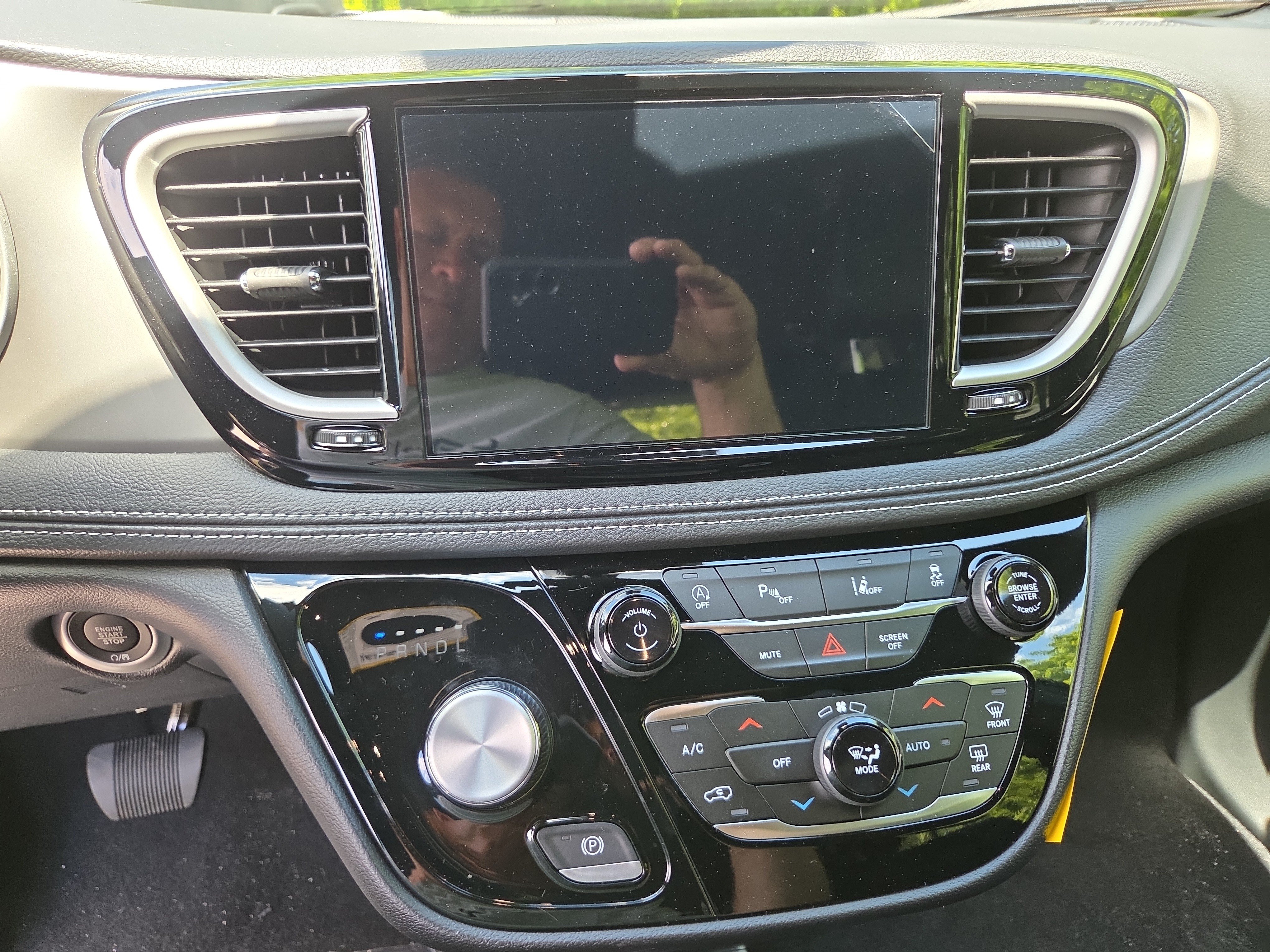New 2027 Chrysler Pacifica Select FWD image 13