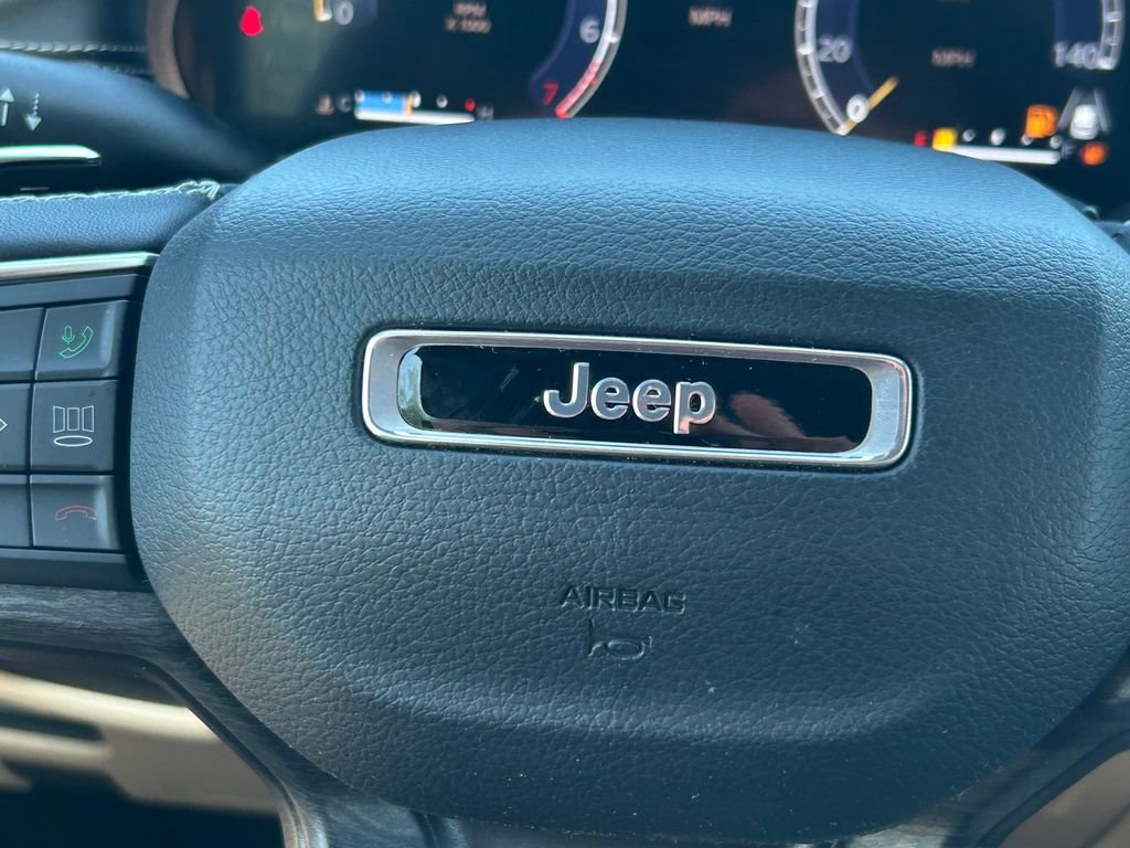 Used 2023 Jeep Grand Cherokee L Limited w/ Luxury Tech Group II AWD/4WD image 43