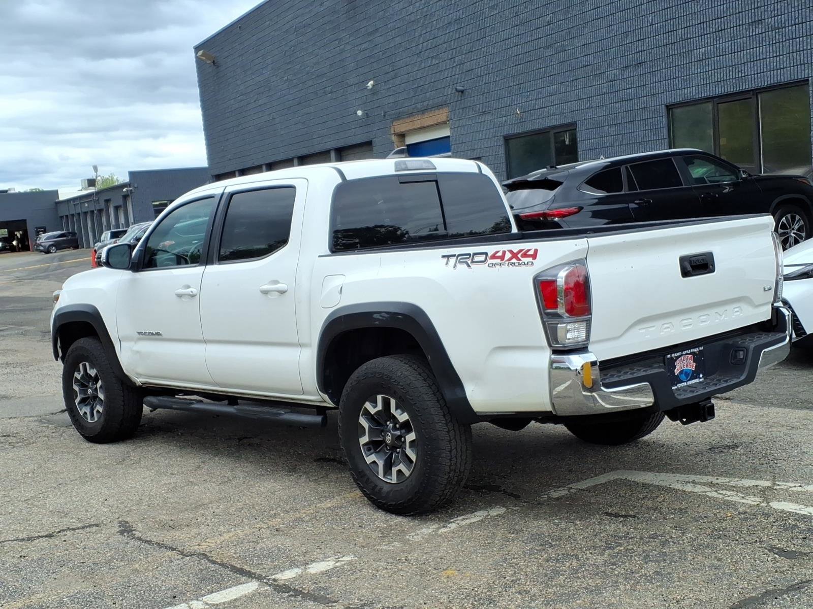 Used 2022 Toyota Tacoma TRD Off-Road AWD/4WD image 4