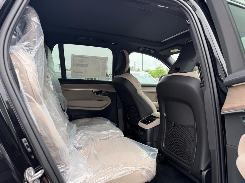 New 2026 Volvo XC90 T8 Plus w/ Protection Package AWD/4WD image 4