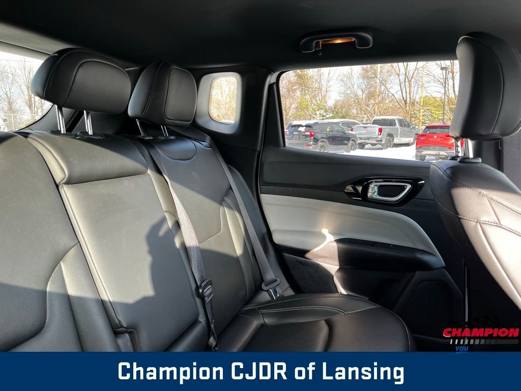 Used 2025 Jeep Compass Limited image 34
