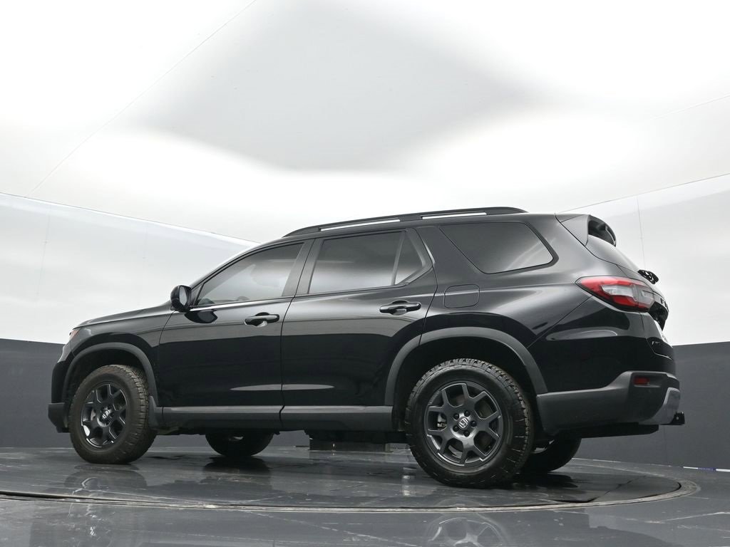 Used 2025 Honda Pilot TrailSport image 17