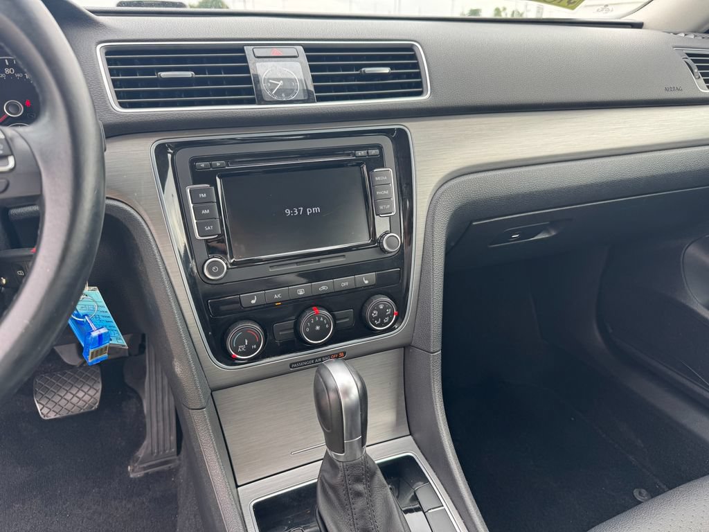 Used 2014 Volkswagen Passat 1.8T SE FWD image 19