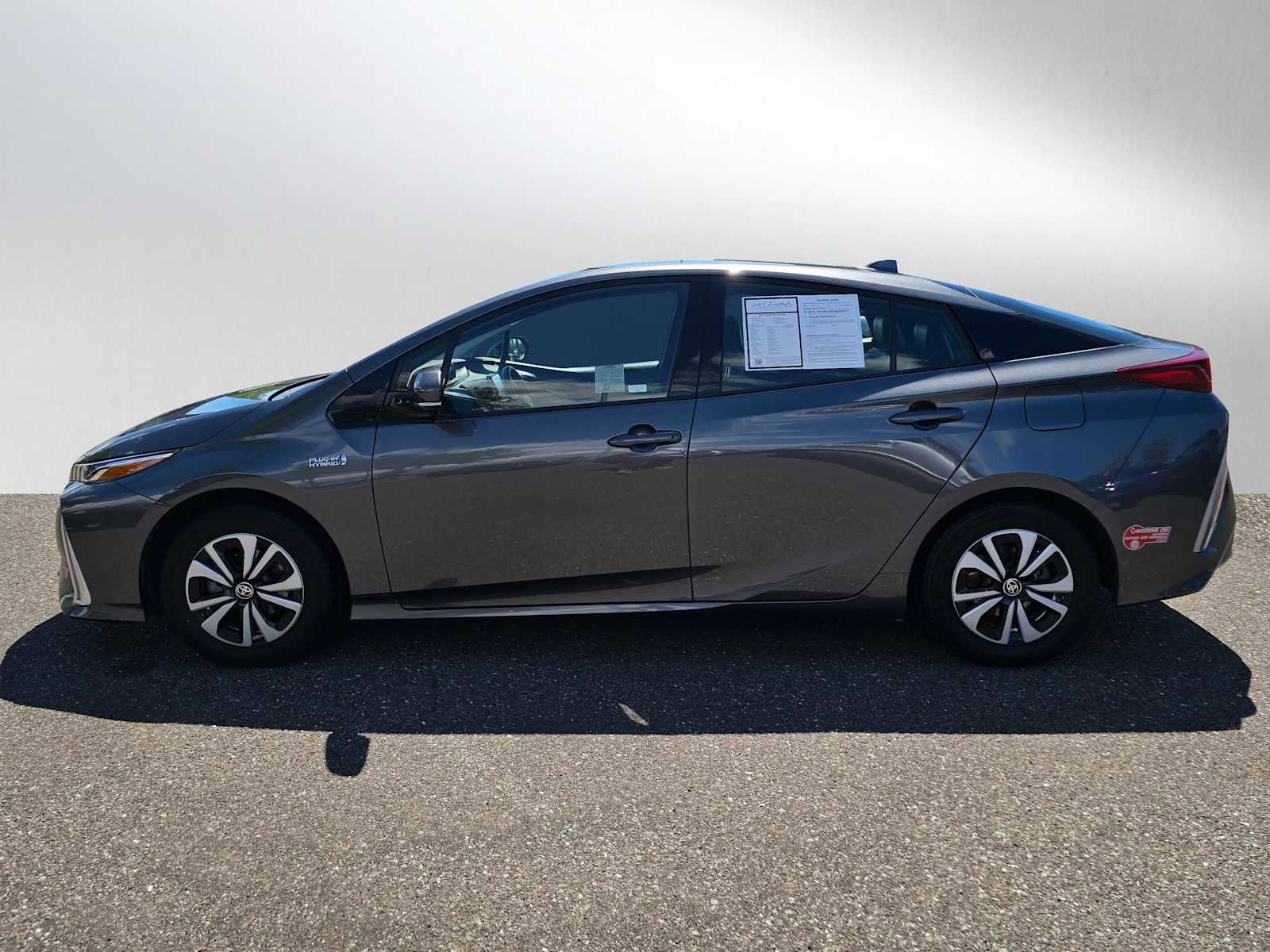 Used 2017 Toyota Prius Prime Premium image 6