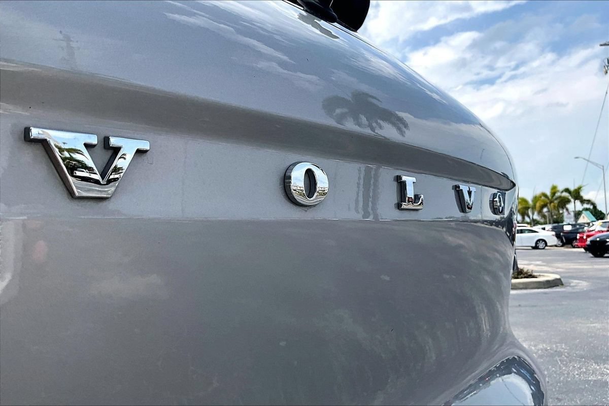 Used 2023 Volvo XC40 B4 Ultimate w/ Protection Package Premier FWD image 24